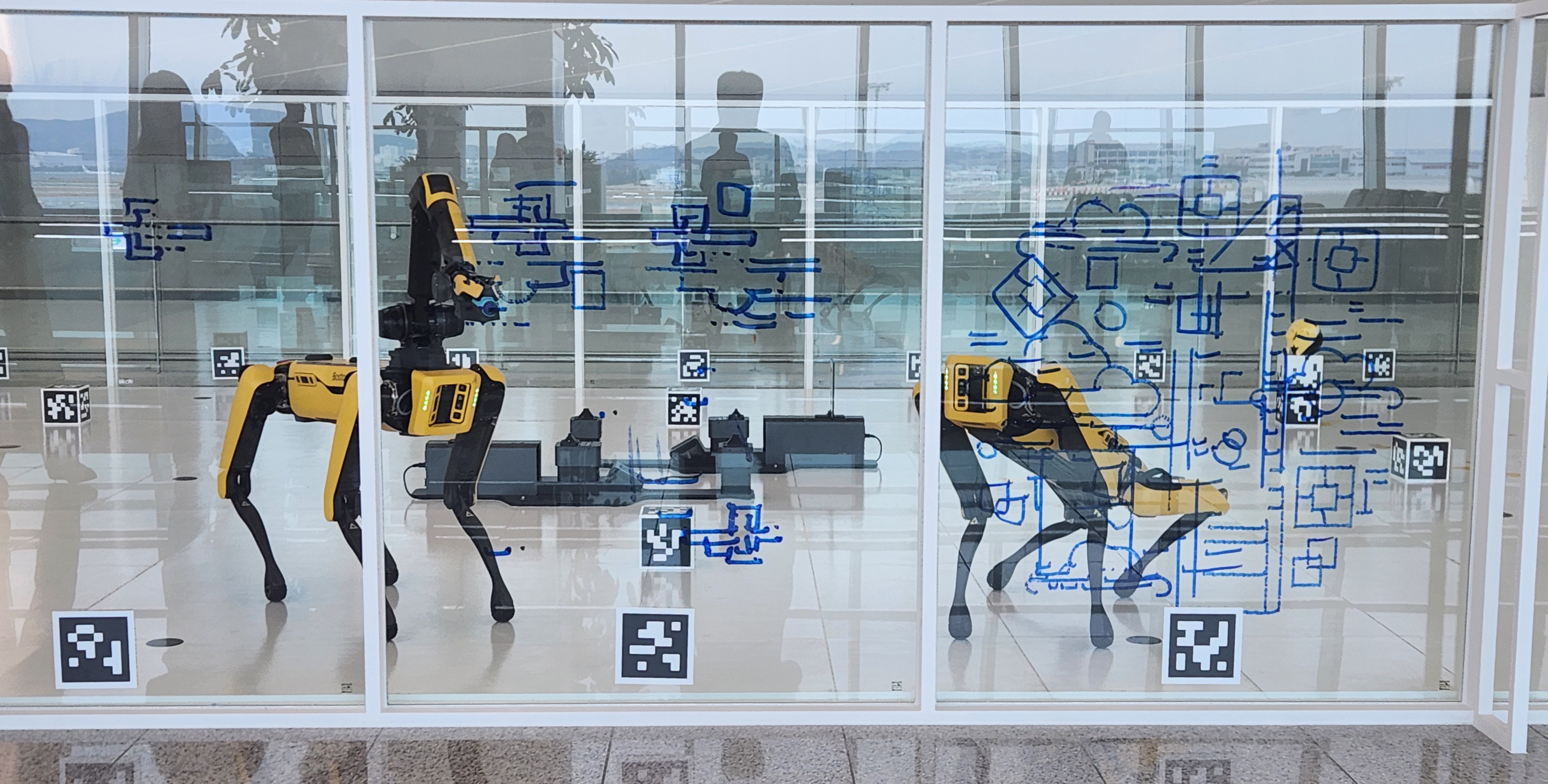 인천공항, 사족보행 로봇 특별 전시 개최 관련 이미지